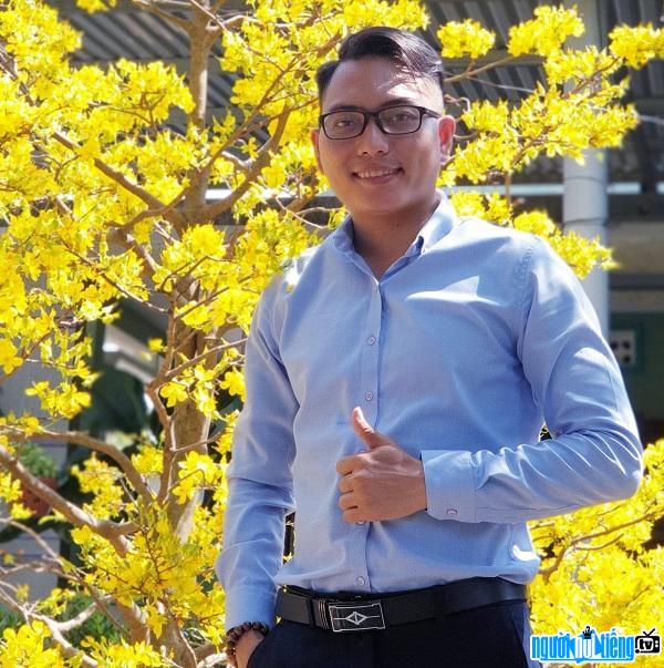 Chuyên gia Marketing Trọng Nguyễn rạng rõ đón xuân