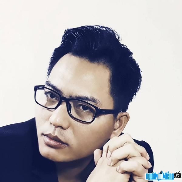 Vẻ ngoài nam tính của chuyên gia Marketing Trọng Nguyễn
