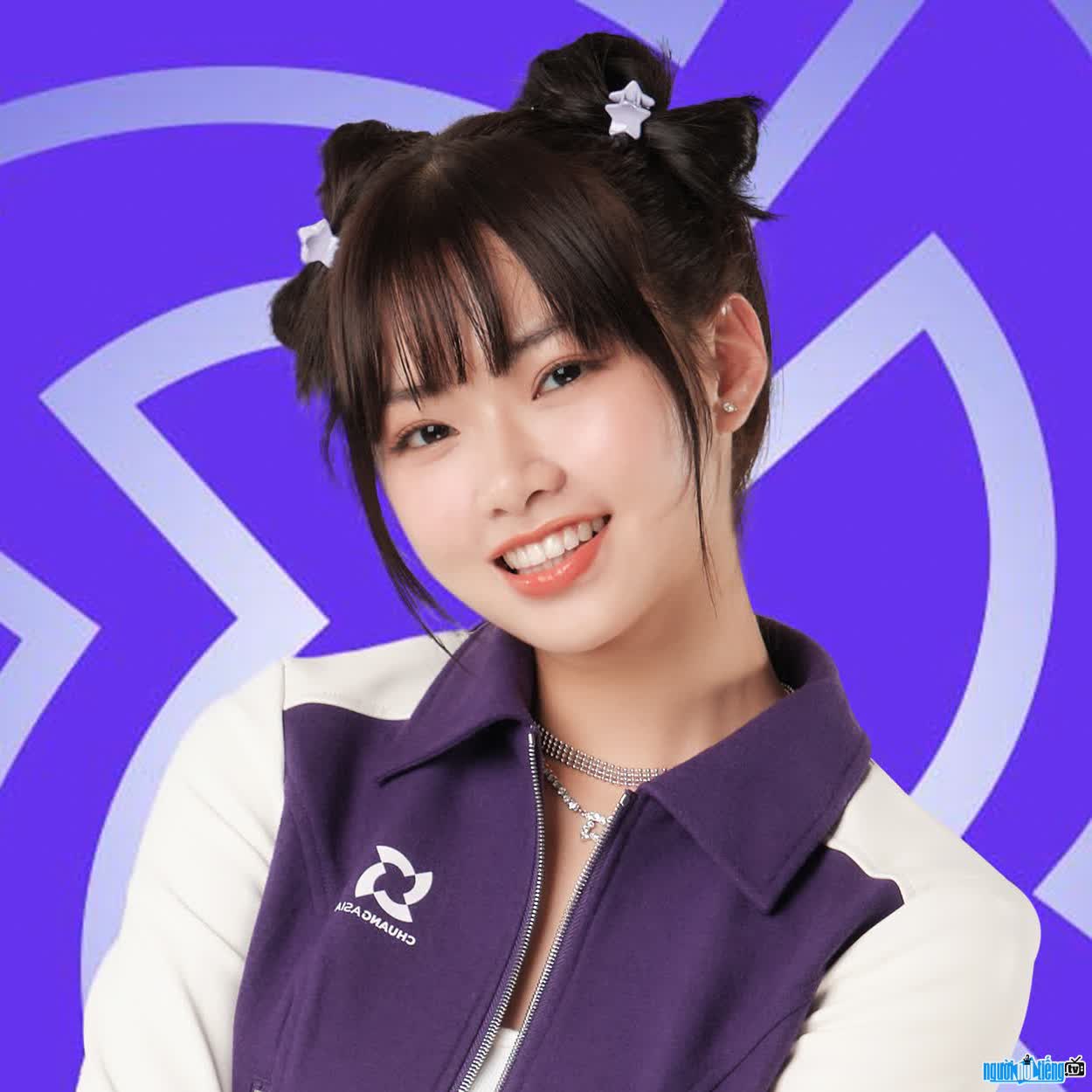 Hình ảnh trẻ trung xinh đẹp của Ánh Sáng AZA