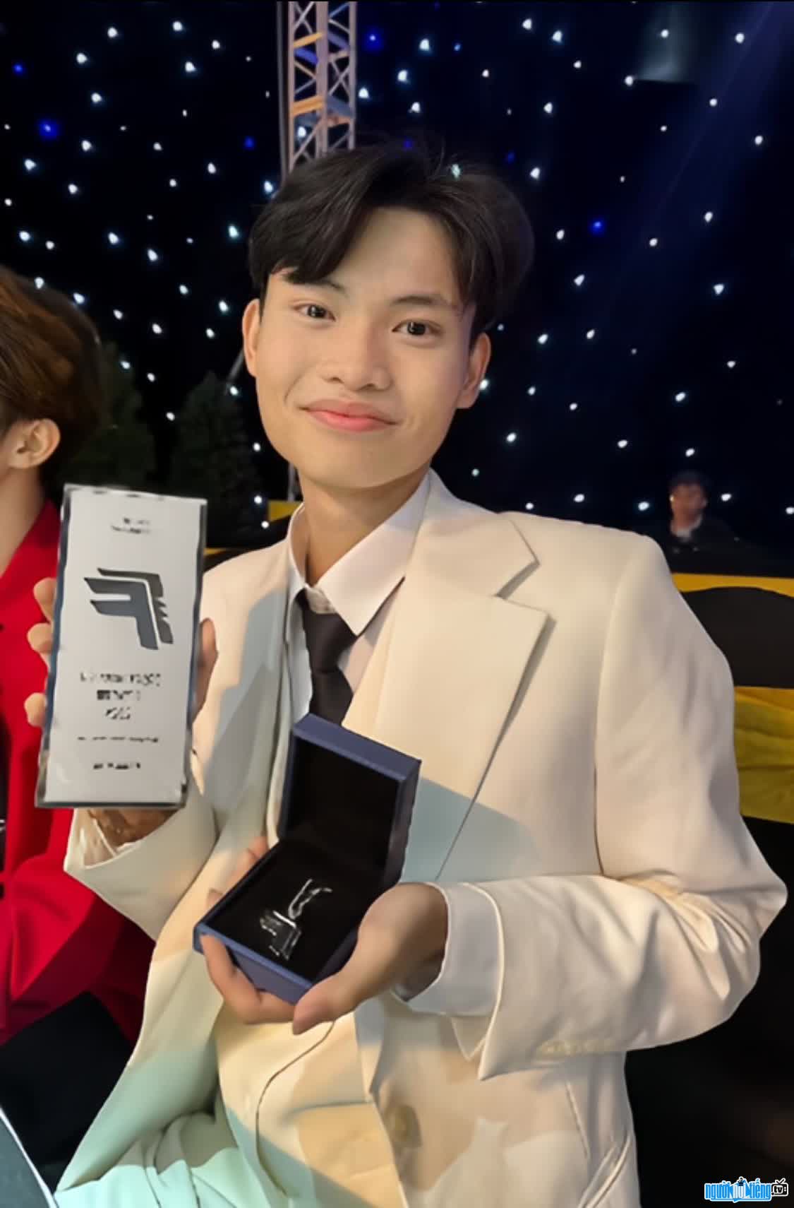 Hình ảnh White Toxic giành giải thưởng