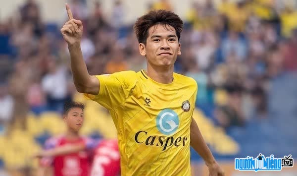 Hình ảnh Lê Văn Thuận trên sân cỏ