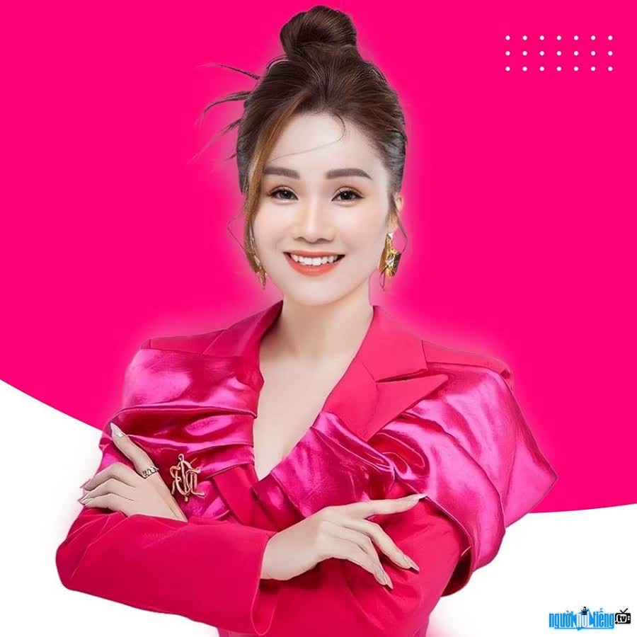 Hiện tượng mạng Nguyễn Thị Tình xinh đẹp và tự tin