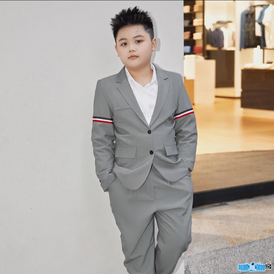 Hình ảnh mẫu nhí Hoàng Long T-B