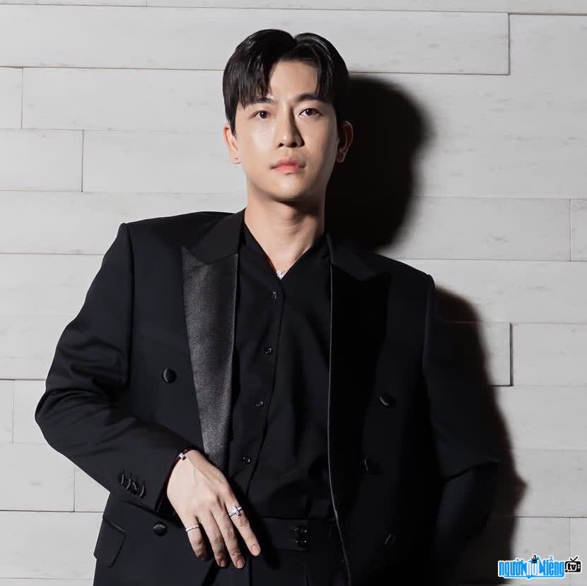 Hình ảnh nhạc sĩ ca sĩ Nguyễn Bá Thành