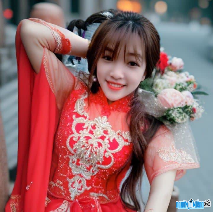 TikToker Thiên Thy đẹp dịu dàng