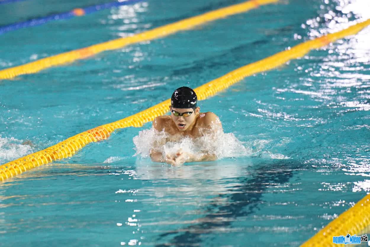 Hình ảnh Nguyễn Quang Thuấn nỗ lực cố gắng hết mình thi đấu