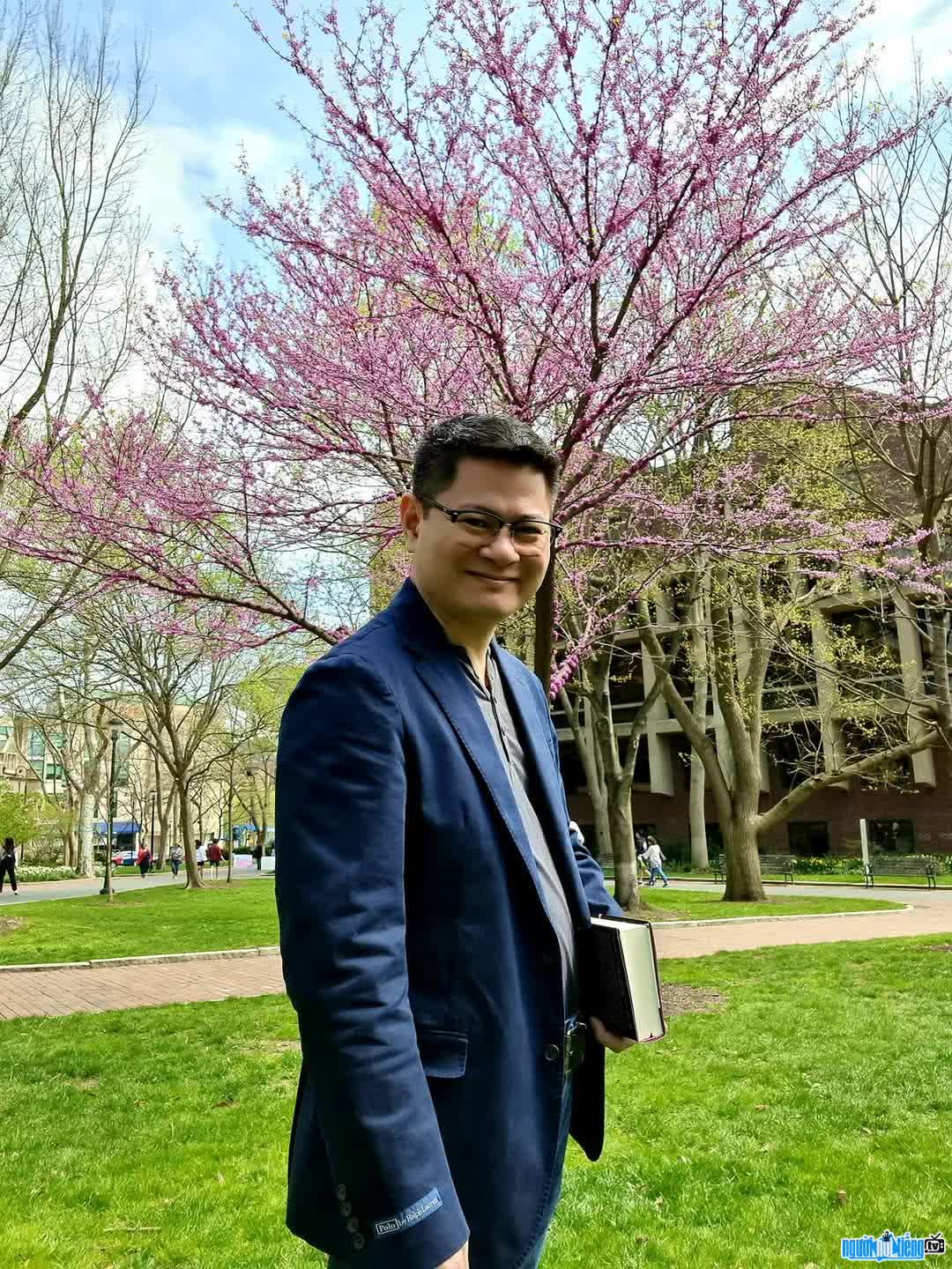 Hình ảnh thầy giáo Giang Nguyễn phong độ