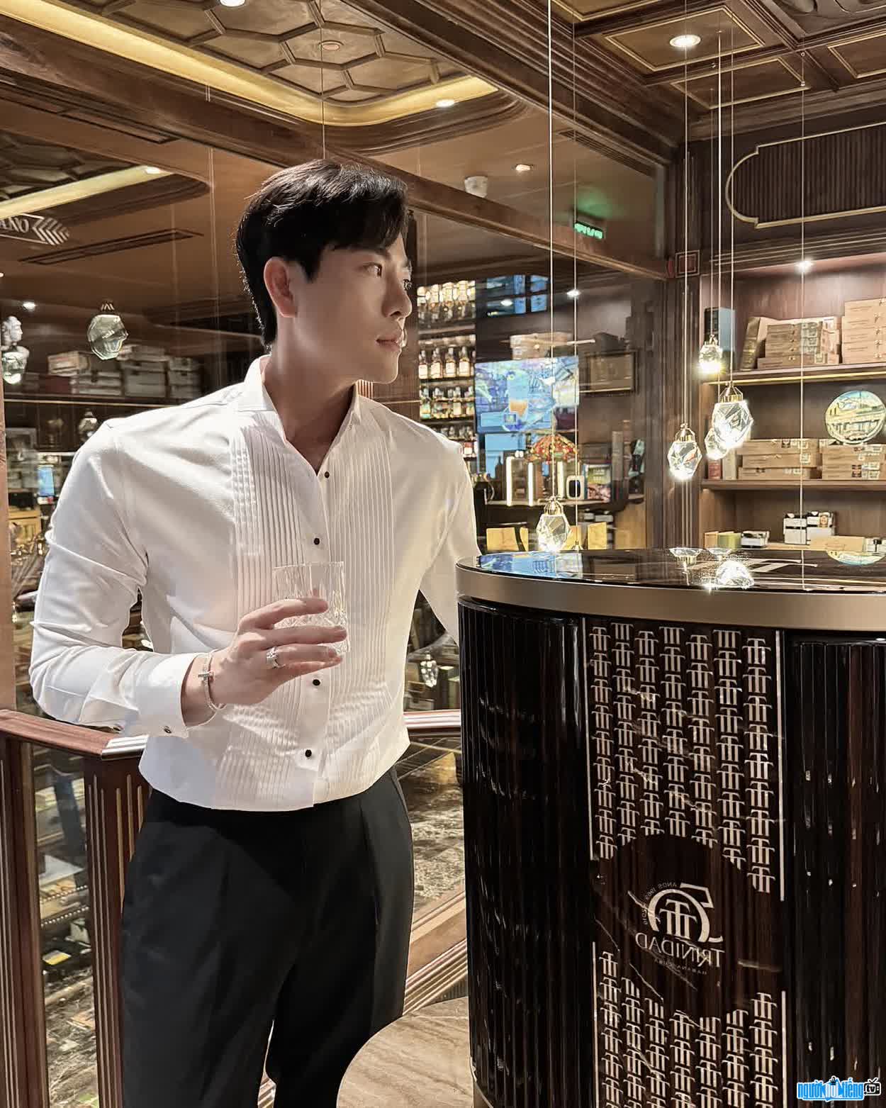 Hình ảnh mới nhất của nhạc sĩ ca sĩ Nguyễn Bá Thành