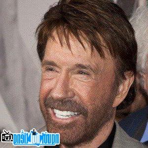 Ảnh chân dung Chuck Norris