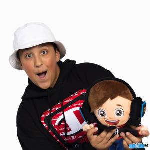 Ảnh Youtuber Fgteev Mike