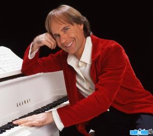 Ảnh Nghệ sĩ đàn piano Richard Clayderman