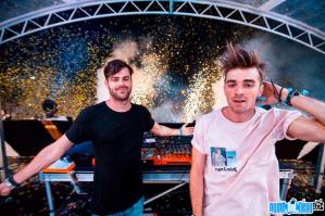 Ảnh DJ The Chainsmokers